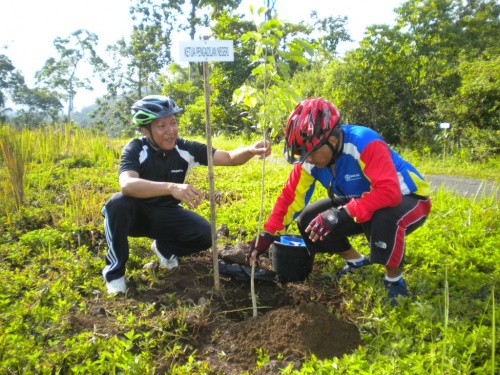 Menanam di Polsek Lubuk