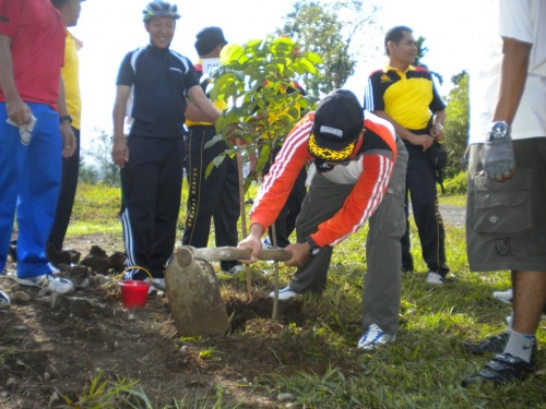 Menanam di Polsek Lubuk