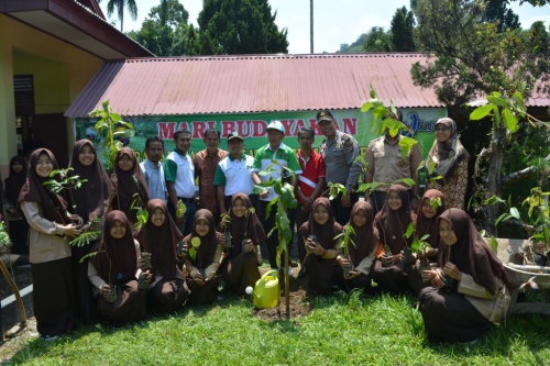 Penanaman Pohon di Kecamatan Bonjol