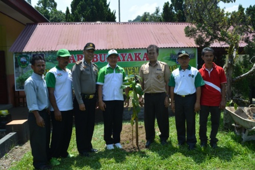 Penanaman Pohon di Kecamatan Bonjol